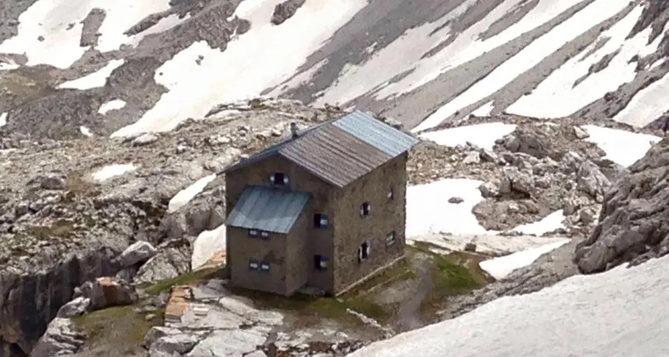 Il bivacco Tosa visitato dai vandali