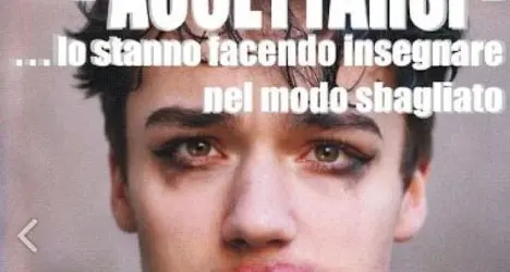 Vittima di omofobia nei manifesti contro l'educazione gender: bufera su Fratelli d'Italia