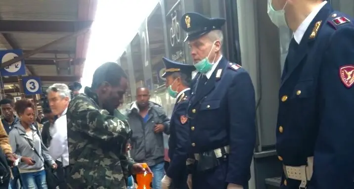 Migranti, controlli della polizia austriaca al Brennero