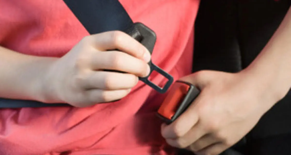 Ancora in tanti in auto senza cinture di sicurezza
