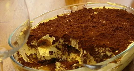 Salmonella da un tiramisù: 27 ragazzi intossicati in Val Malene