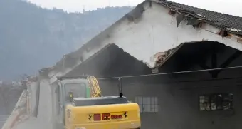 Sono partite le ruspe alla Pezzoli / VIDEO