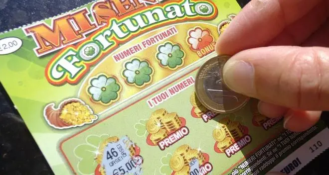 Ruba i gratta e vinci, denunciata