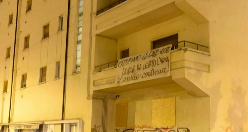 Gli anarchici occupano uno stabile Itea a Trento