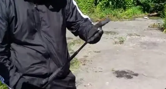 Duello fra automobilisti col manganello