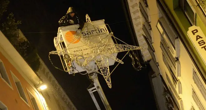 Addobbi e luminarie: Natale è già cominciato