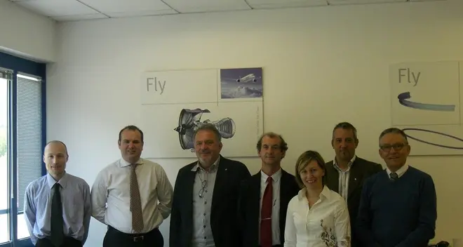 Studenti meccanici stage tecnologici sui motori d’aereo