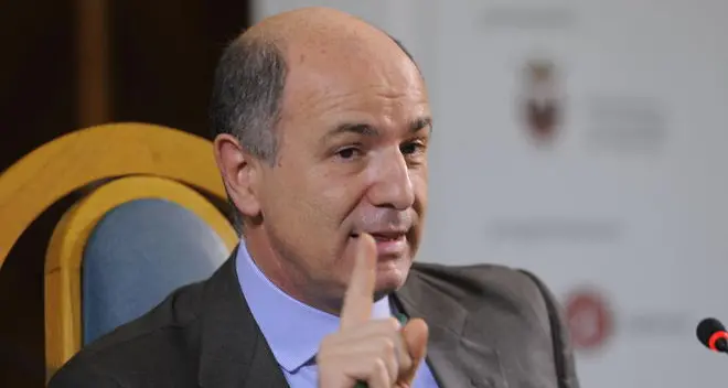 Passera: «In Italia 28 milioni di persone in crisi»