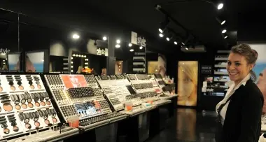 Il centro «invaso» dalle profumerie