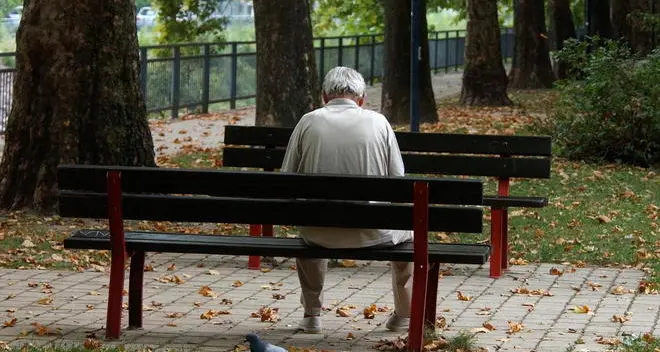 «Chiacchierata» con furto, vittima un novantenne