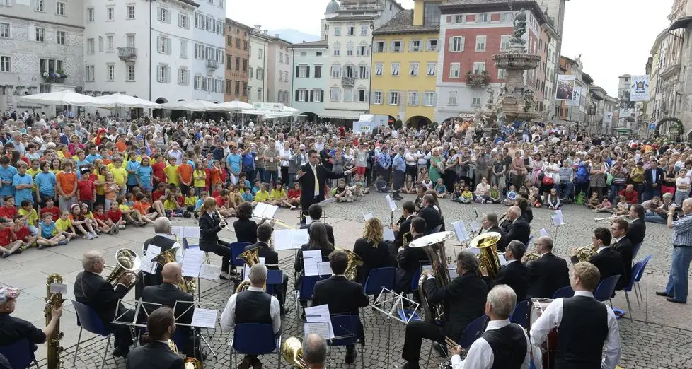 Trento, scatta «la notte bianca»: musica e festa fino alle 2