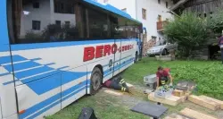Pullman segue il navigatore e rimane «incastrato»