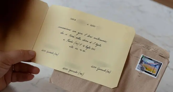L’invito al matrimonio arriva 14 mesi dopo