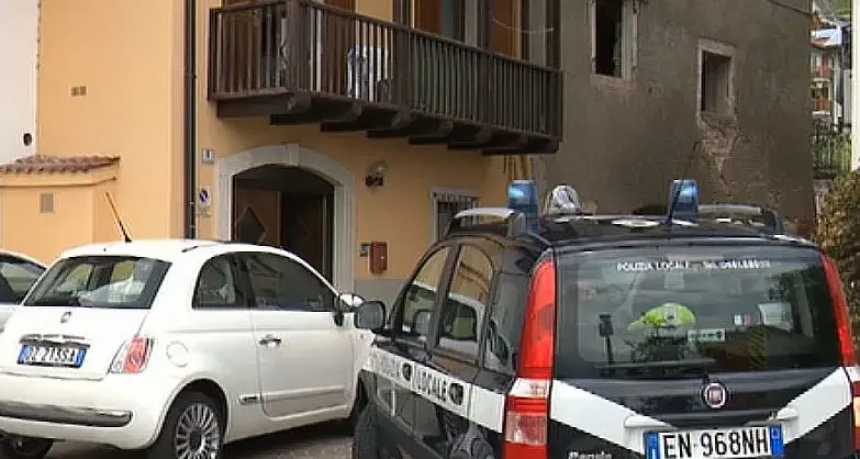 Investita dalle fiamme: anziana gravissima