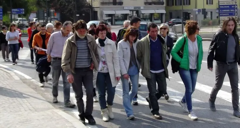In marcia fino al ponte dei suicidi