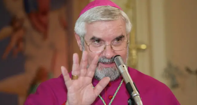 Negozi aperti di domenica, l’«anatema» di Bregantini