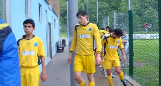Condino, ruba denaro e una bici allo stadio