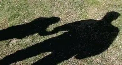 Giallo sul bimbo adescato: si cerca l’uomo misterioso