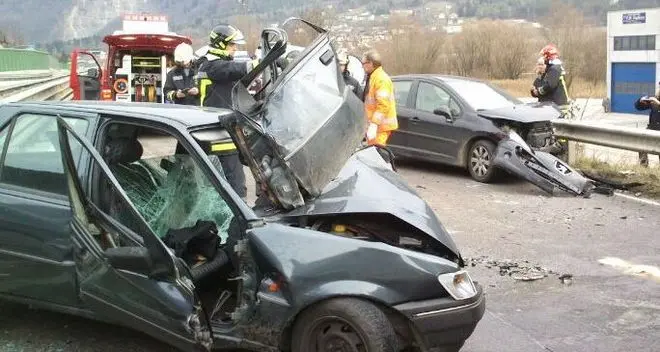 Un incidente ogni 3 giorni lungo le strade della Bassa