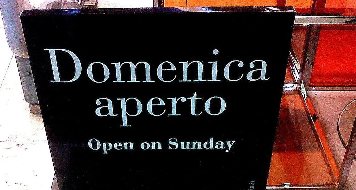 Domeniche: negozi aperti 5 mesi. E spunta l’ipotesi dei turni