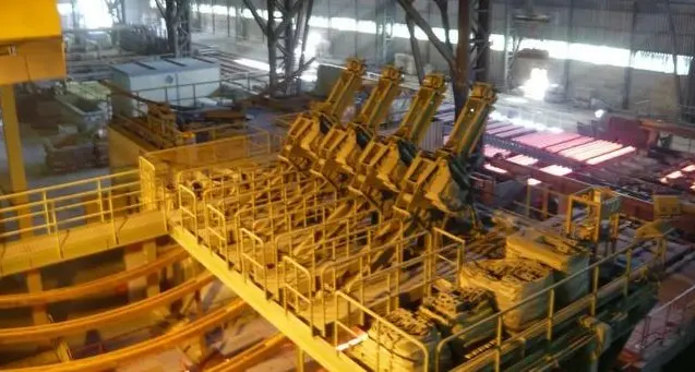 Acciaierie, tutti al lavoro a metà aprile