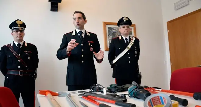 Arnesi da scasso nel furgone: denunciati