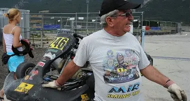 Vampata dal kart: piloti in fiamme