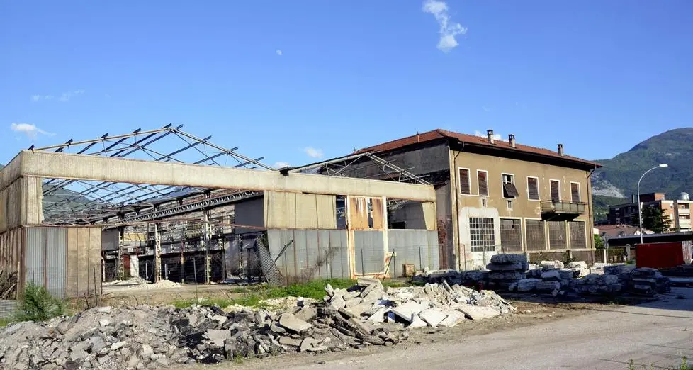 In attesa della demolizione l’ex Alpe sarà sigillata