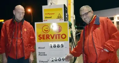 Benzina e gasolio oltre i 2 euro al litro