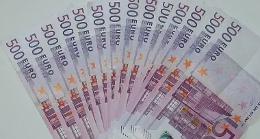 Trova 3.000 euro e li restituisce