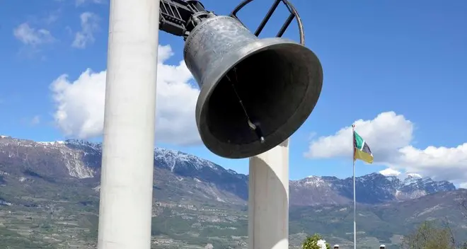 Campana dei caduti candidata al Nobel