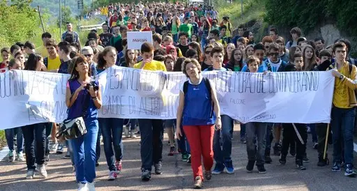 Marcia della legalità: tremila ragazzi sul colle di Miravalle