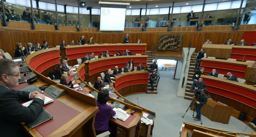 I consiglieri si aumentano i rimborsi