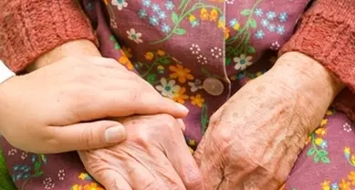 Badante ruba un assegno alla sua assistita