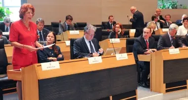 Indennità, i tagli diventano legge / FIRMA