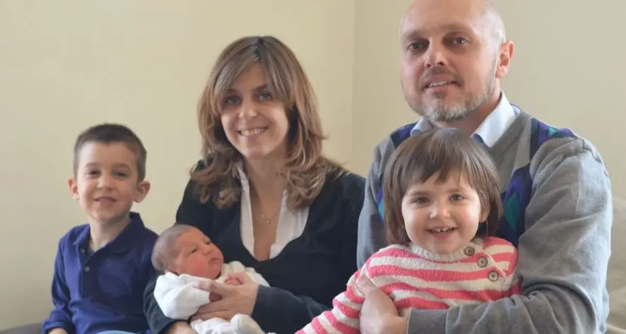 Partorisce tre figli in 4 anni: tutti il 12 marzo