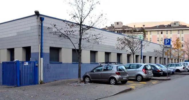 Derubati delle auto mentre si allenano