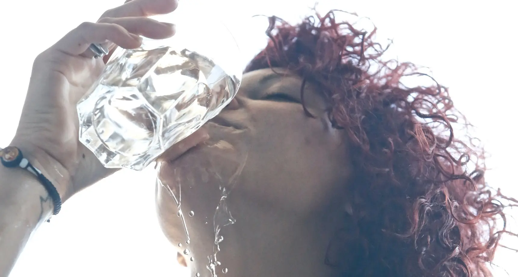 Studio Usa: con tre bicchieri d'acqua al giorno si \"tagliano\" 200 calorie