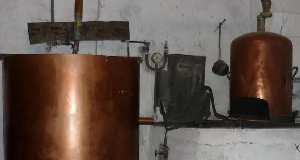 Il pensionato con arsenale e alambicco in soffitta