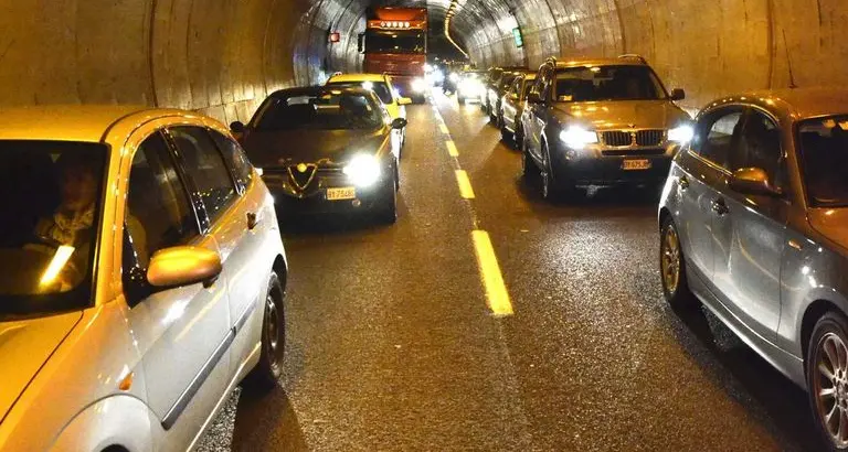Nella galleria di Mori nuove web cam anti-coda