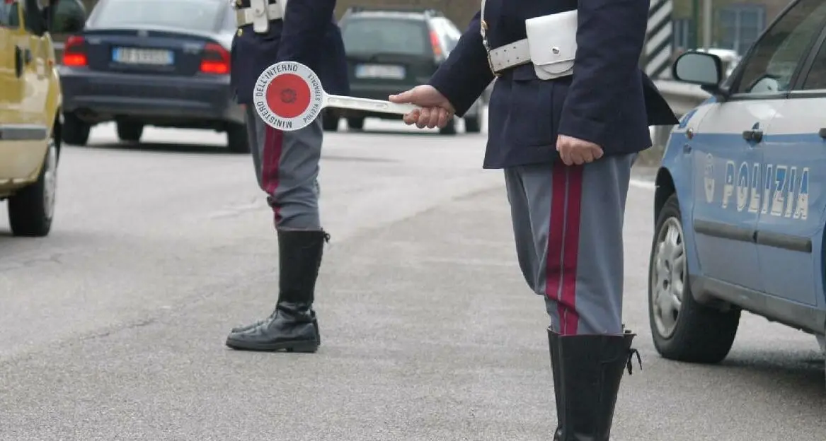 Scontro frontale sulla statale della Valsugana per un'auto contromano
