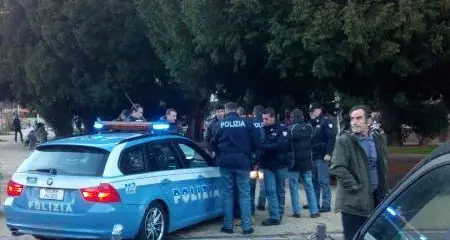 Trento, rifugiato spaccia droga in piazza: solo denunciato