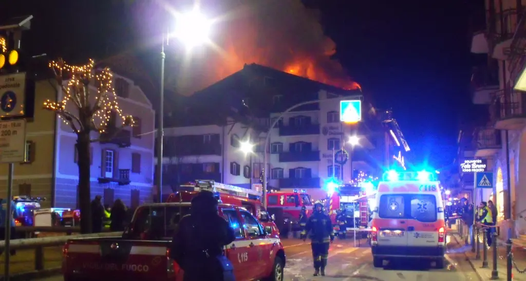 Moena, incendio all'hotel Dolomiti: turisti evacuati