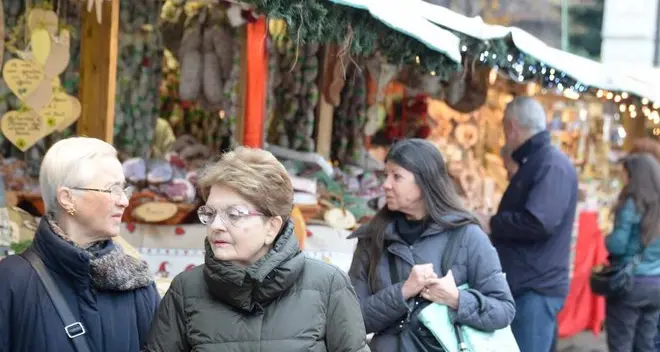 Trentini, assalto al mercatino / FOTO - VIDEO