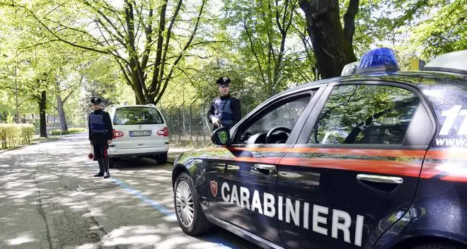 Tentano di rubare nelle auto, arrestati