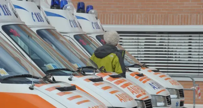 Le vecchie ambulanze viaggiano intorno al mondo / VIDEO
