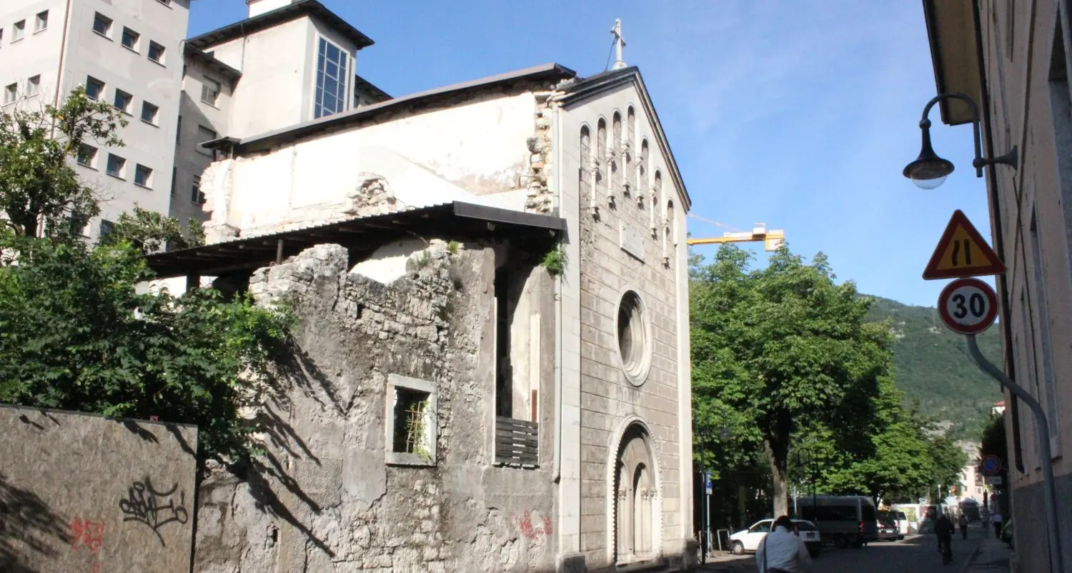 La chiesa del Redentore vittima di muffe e umidità