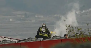 Rovereto: fiamme sul tetto del supermercato