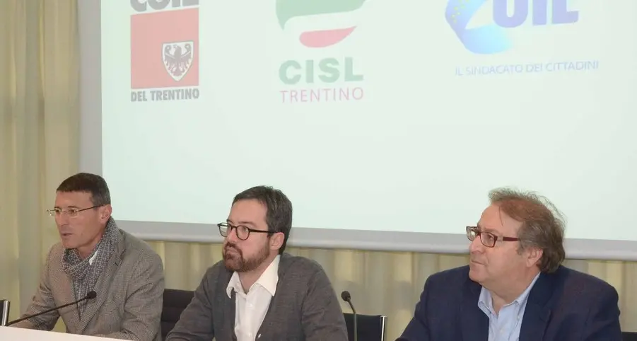 I sindacati: «Ora far ripartire i salari»