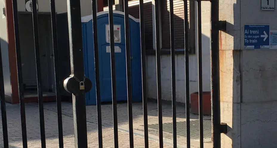 Stazione, il cancello \"chiuso per droga\"